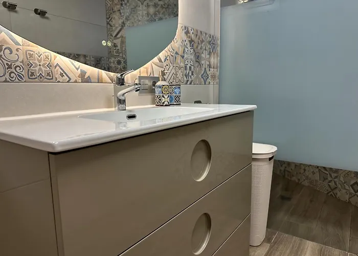 Апартаменти New Two Bedroom Apartment, Big Terrace & Sea View,