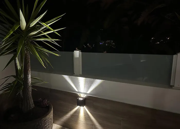 Апартаменти New Two Bedroom Apartment, Big Terrace & Sea View,