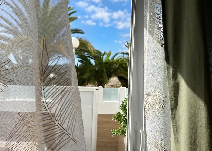 New Two Bedroom Apartment, Big Terrace & Sea View, Апартаменти *