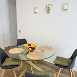 Apartman New Two Bedroom Apartment, Big Terrace & Sea View,