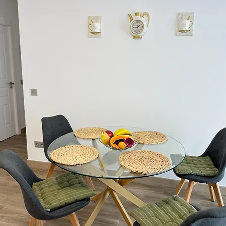 Appartement New Two Bedroom Apartment, Big Terrace & Sea View,