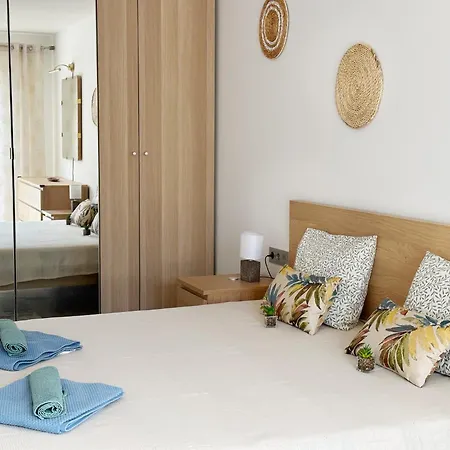 Appartement New Two Bedroom Apartment, Big Terrace & Sea View,