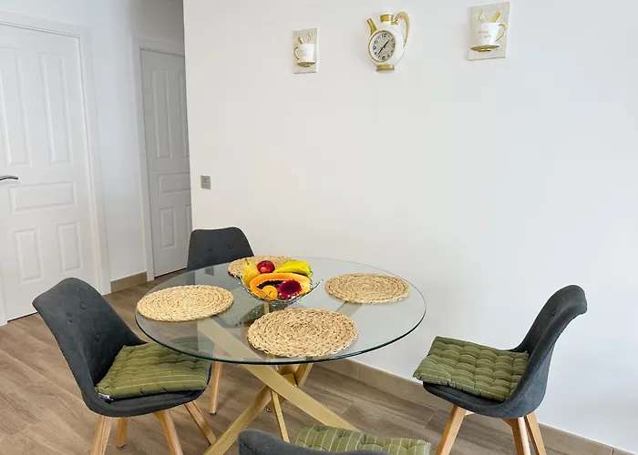 Appartement New Two Bedroom Apartment, Big Terrace & Sea View,