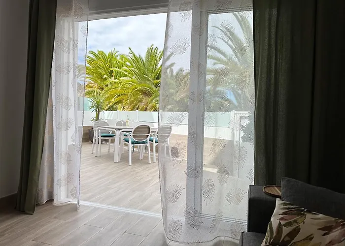 New Two Bedroom Apartment, Big Terrace & Sea View, Appartement